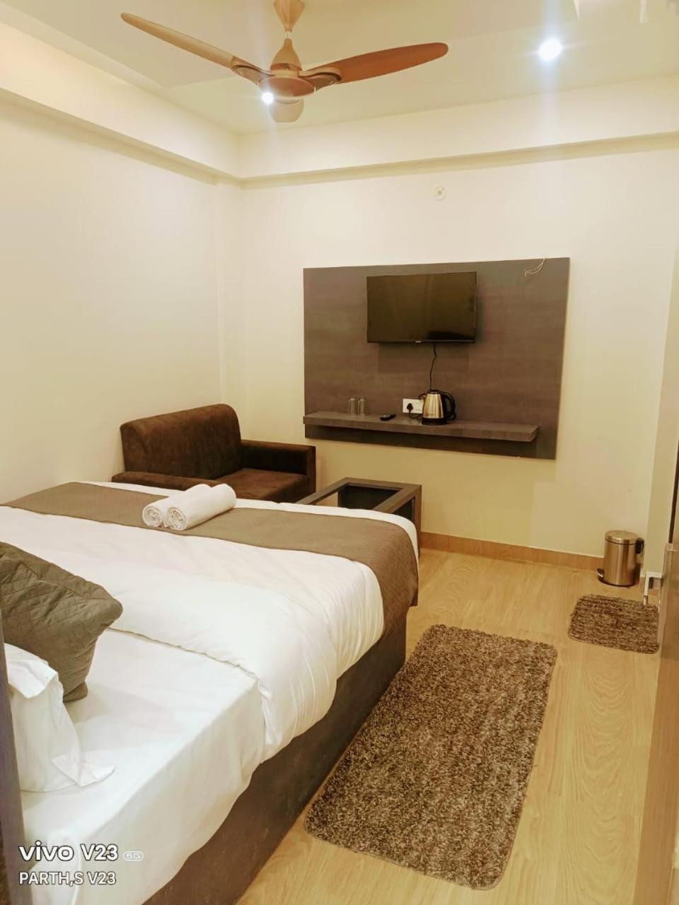 Hotel Abhinandan Ayodhya Exterior photo