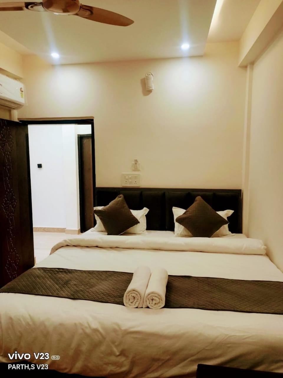 Hotel Abhinandan Ayodhya Exterior photo