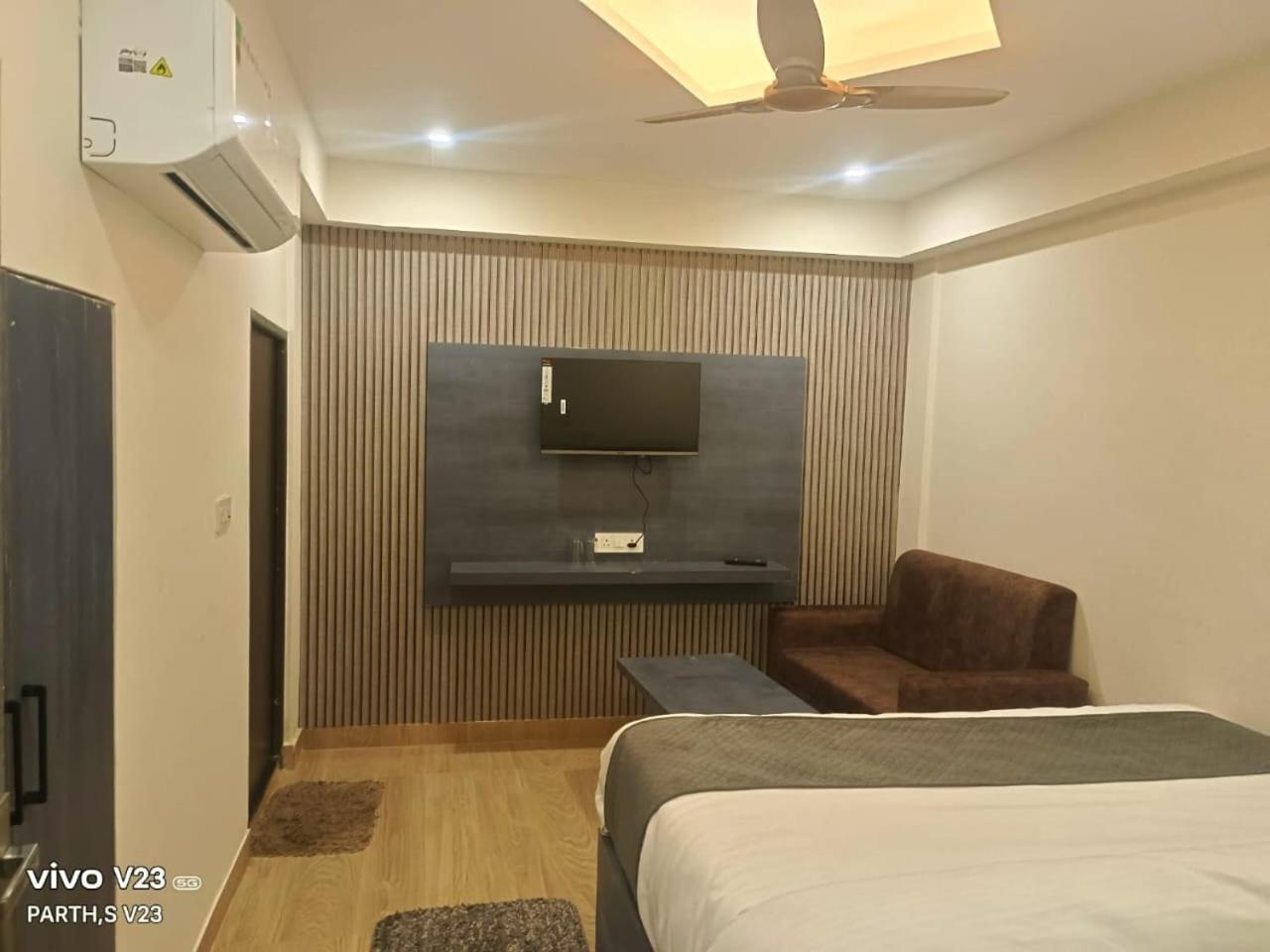 Hotel Abhinandan Ayodhya Exterior photo