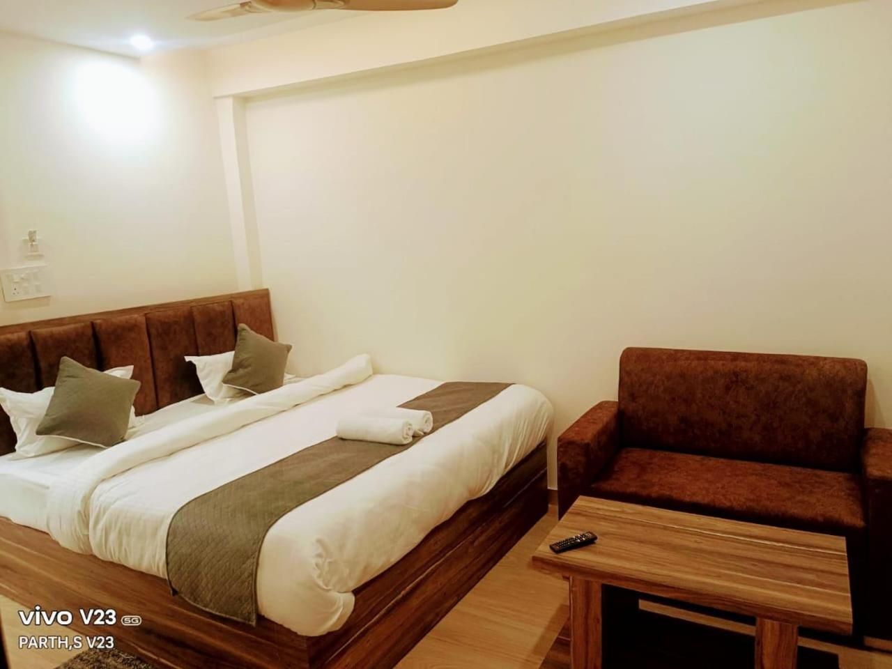 Hotel Abhinandan Ayodhya Exterior photo