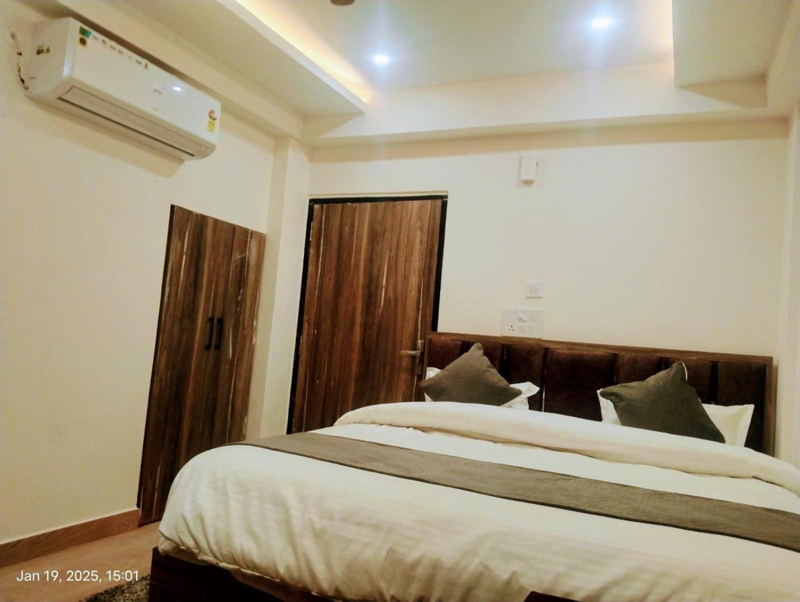 Hotel Abhinandan Ayodhya Exterior photo